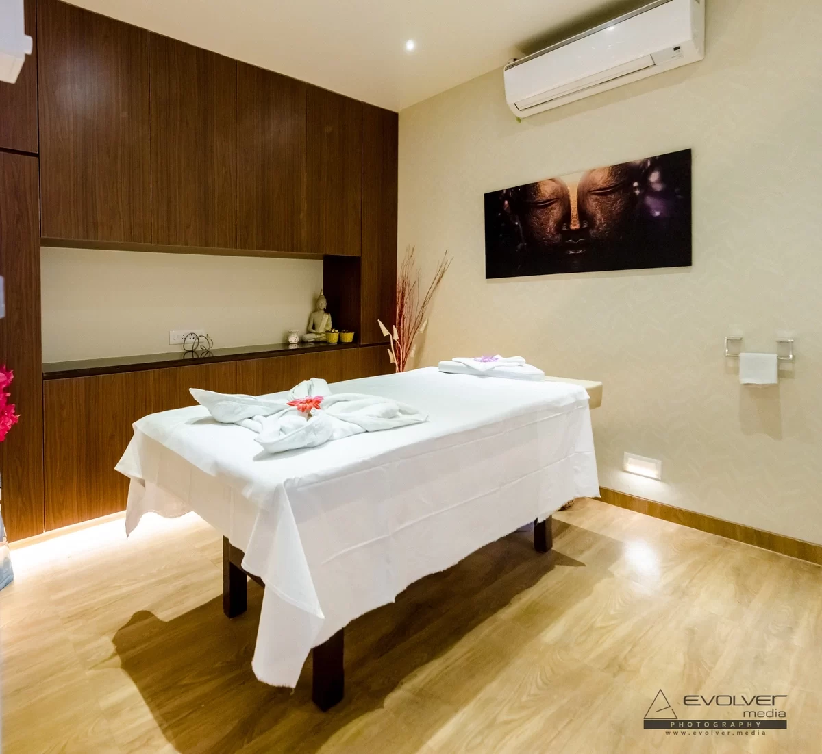 Interior Design Real Estate Photography Evolver Media Pune. Medi Spa Doctor Clinic. Call 9518356811 for booking. 06